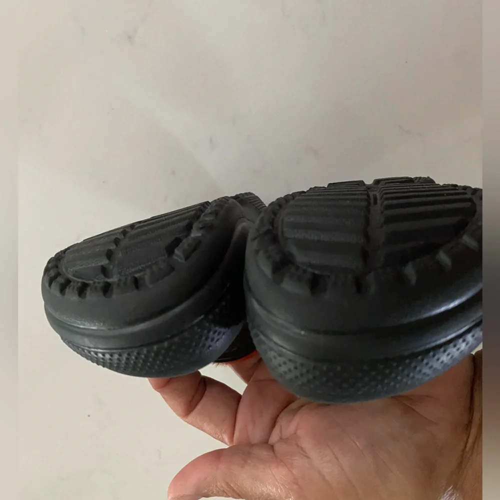CROCS reposhing this
